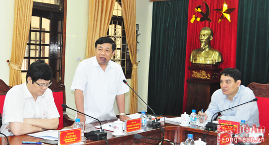 Đồng chí Nguyễn Xuân Đường - Phó Bí thư Tỉnh ủy, Chủ tịch UBND tỉnh đề nghị đẩy mạnh công tác tuyên truyền và tổ chức cho các vận động viên tiếp xúc cử tri vận động bầu cử đúng luật, bình đẳng.