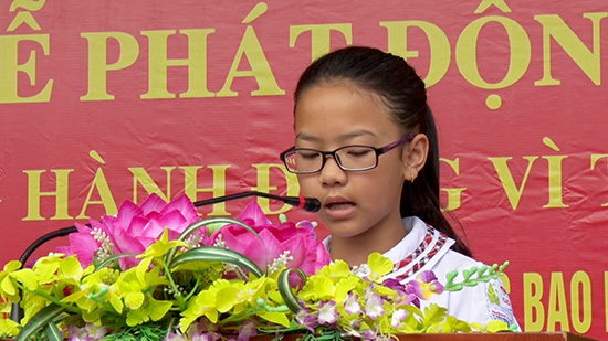 Em Phùng Thảo Nhi, lớp 4C trường Tiểu học Nghi Thủy đọc lời hưởng ứng