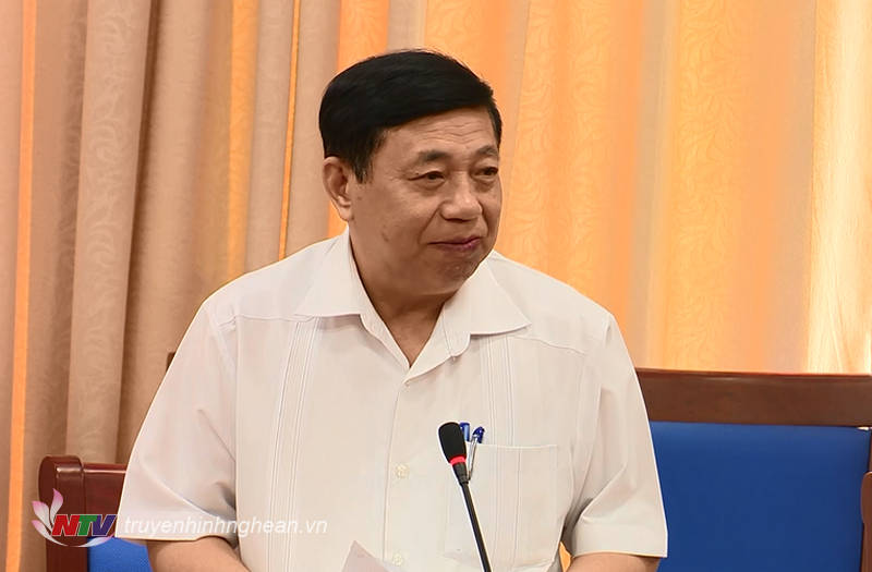 Chủ tịch UBND tỉnh Nguyễn Xuân Đường phát biểu kết luận tại buổi làm việc.