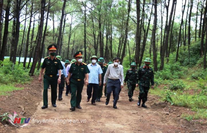 Đoàn công tác kiểm tra công tác xây dựng sỡ chỉ huy diễn tập khu vực phòng thủ huyện Nghi Lộc.