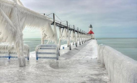 Vẻ đẹp của hồ Michigan khi phủ đầy tuyết trắng. Ảnh: Koreanair