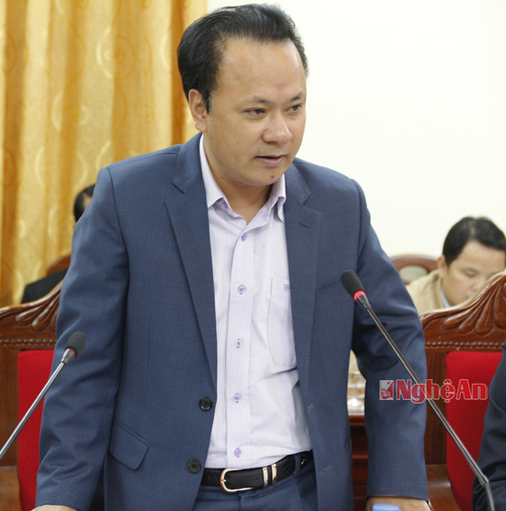 Đồng chí Nguyễn Nam Đình- Ủy viên BCH đảng bộ tỉnh, Bí thư thị ủy Cửa Lò kiến nghị, đề xuất các nội dung