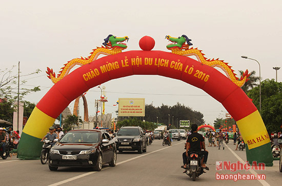 Đường Bình Minh, con đường của Thị xã chạy bãi biển thị xã Cửa Lò khách du lịch muôn nơi đổ về đông đúc …