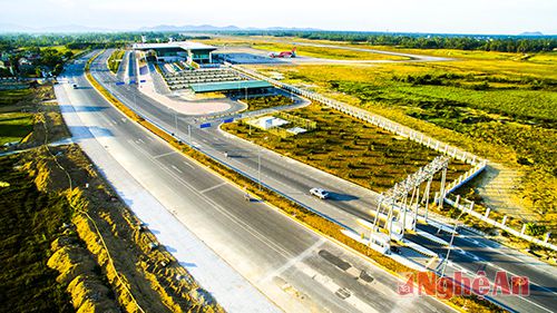 Cảng hàng không Vinh được quy hoạch thành cảng hàng không quốc tế. Tốc độ tăng trưởng 13 năm qua của Cảng hàng không Vinh đạt gần 43,9% - cao nhất cả nước.