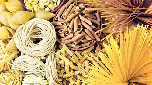 Ngoài Capellini, Italy còn nổi tiếng với khá nhiều loại pasta khác như spaghetti (loại mì sợi ống, tròn dài) hay macaroni (thường gọi là nui), farfalle (loại mì có hình cánh bướm bay tung tăng)...  Ảnh: Aeter.