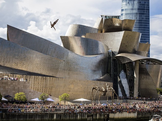 Bảo tàng Guggenheim, Tây Ban Nha: Tòa nhà do Frank Gehry thiết kế nằm ở Bilbao được đánh giá là một trong những công trình kiến trúc tuyệt vời và quan trọng nhất thời hiện đại. Ảnh: Thisisinsider. 