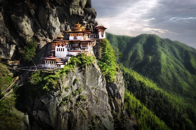 Tu viện Paro Taktsang, Bhutan: Còn được gọi là Tiger's Nest, công trình Phật giáo này được xây dựng giữa lưng chừng vách đá ở thung lũng Paro. Ảnh:Thousandwonders. 