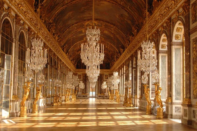 Điện Versailles, Pháp: Từ kiến trúc bên ngoài tới nội thất bên trong, điện Versailles khiến du khách không khỏi thán phục trước sự xa hoa, tinh tế và nghệ thuật. Ảnh:Parisianist. 