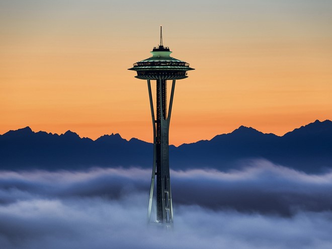 Tháp Space Needle, Mỹ: Là tòa nhà nổi tiếng nhất vùng Đông Bắc Thái Bình Dương, tháp Space Needle ở Seattle được xây dựng cho Hội chợ thế giới 1962 và có nhà hàng xoay SkyCity thu hút nhiều du khách. Ảnh: Thisisinsider. 