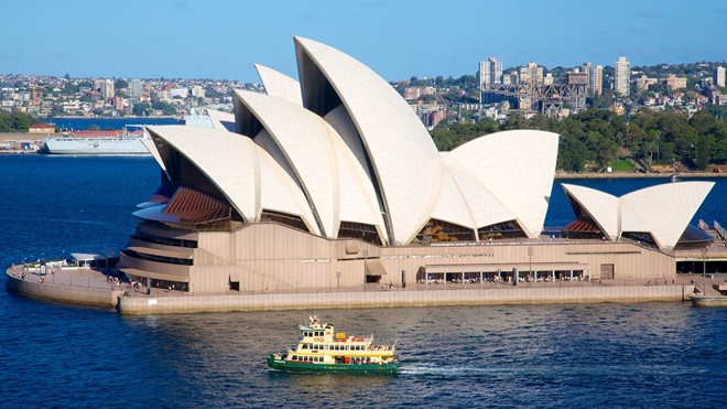 Nhà hát opera Sydney, Australia: Nhà hát Opera Sydney có lẽ là một trong những công trình dễ nhận ra nhất trên thế giới, với thiết kế hình vỏ sò độc đáo và màu trắng nổi bật. Ảnh: Expedia. 