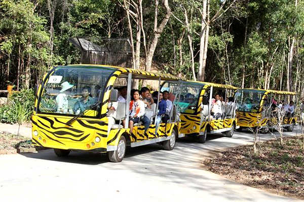 Ngày 24/12, Công viên Chăm sóc và Bảo tồn Động vật Vinpearl Safari đã được khai trương tại Gành Dầu, đảo Phú Quốc.
