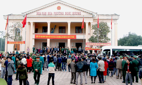Toàn cảnh buổi lễ giao nhận quân tại nhà văn hóa UBND phường Nghi Hương