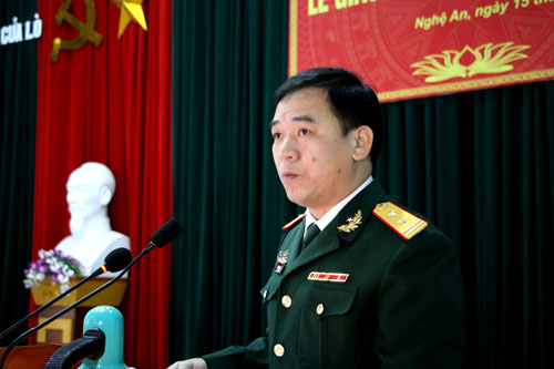 đ.c Nguyễn Đình Luân chỉ huy trtưởng BCH quân sự TX đọc QĐ của UBND tỉnh về giao chỉ tiêu giao quân năm 2017