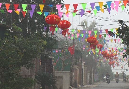 Người dân trang trí đường phố đón Tết Mậu tuất 2018 – Vui xóm phố, ấm lòng người - Trang thông tin điện tử thị xã Cửa Lò