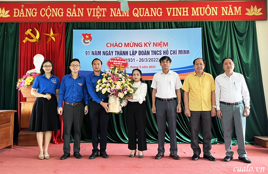 Bí thư Thị uỷ đến thăm, chúc mừng Thị đoàn Cửa Lò - Trang thông tin ...