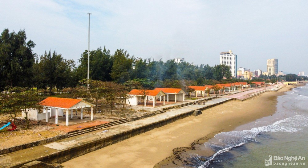 Hai phường Nghi Thu, Nghi Hương hoàn thành công tác giải tỏa ki-ốt trên bãi biển Cửa Lò ảnh 7