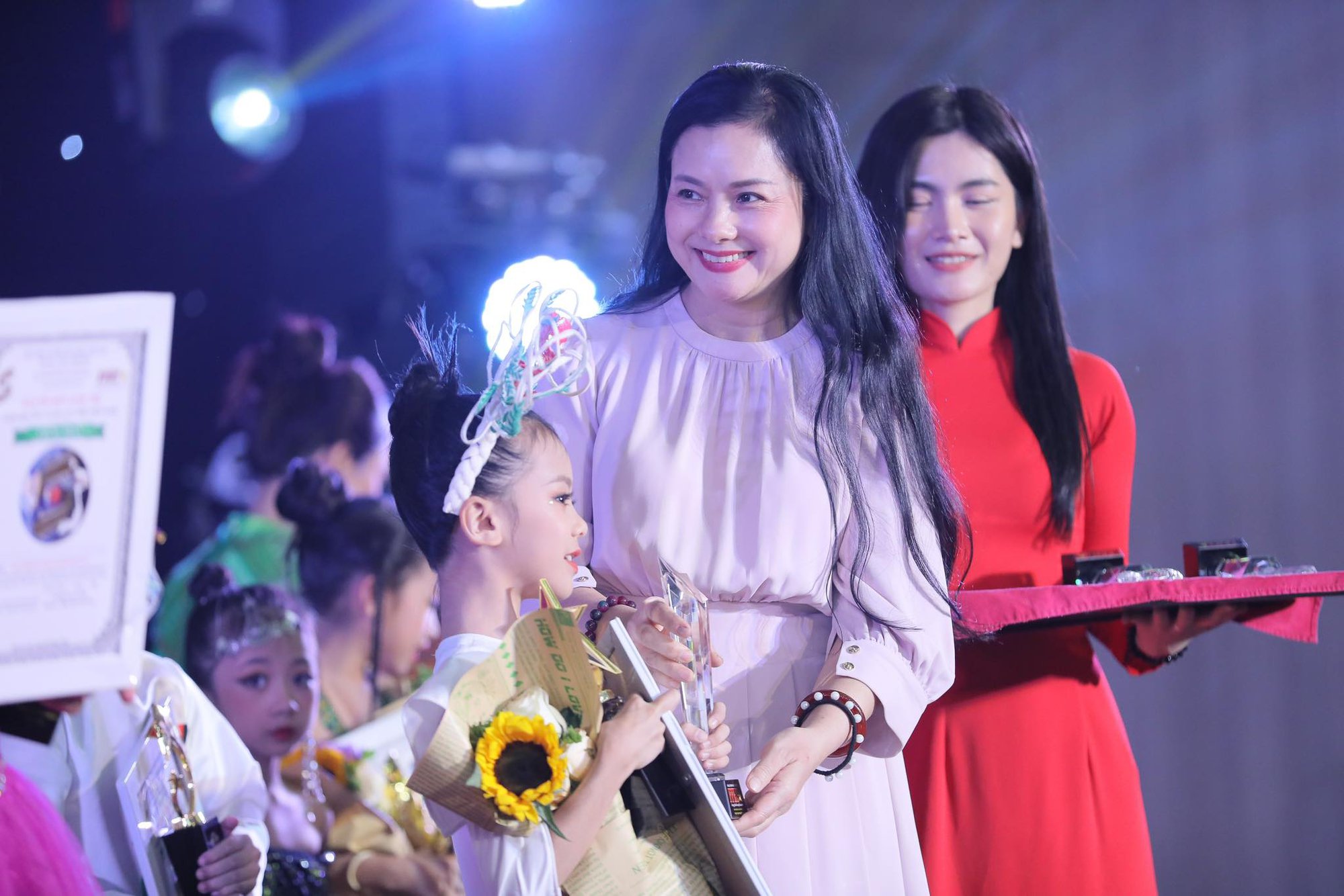 Thí sinh 8 tuổi và 14 tuổi đoạt giải Quán quân Ngôi sao nhí, Người mẫu nhí Việt Nam 2022 - Ảnh 4.