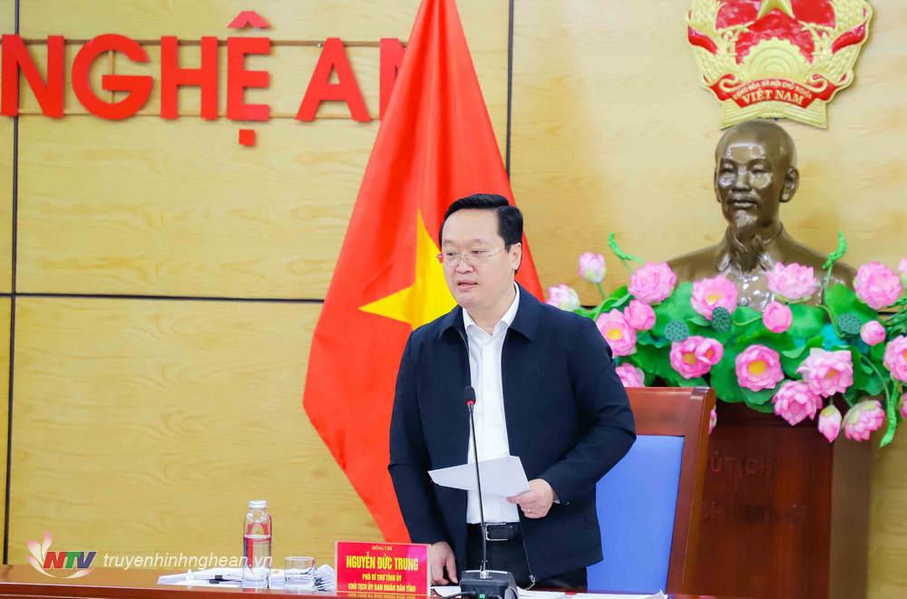 Chủ tịch UBND tỉnh Nguyễn Đức Trung phát biểu tham luận tại hội nghị.