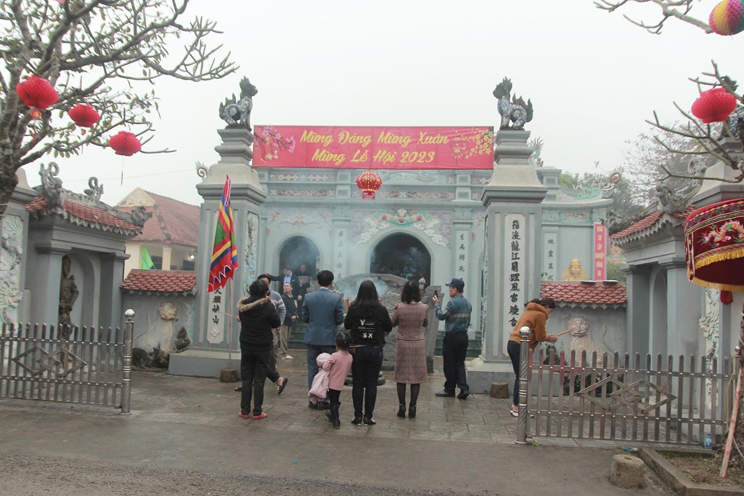 Văn hoá - Nghệ An: Người dân nô nức tham gia Lễ hội đền Vạn Lộc