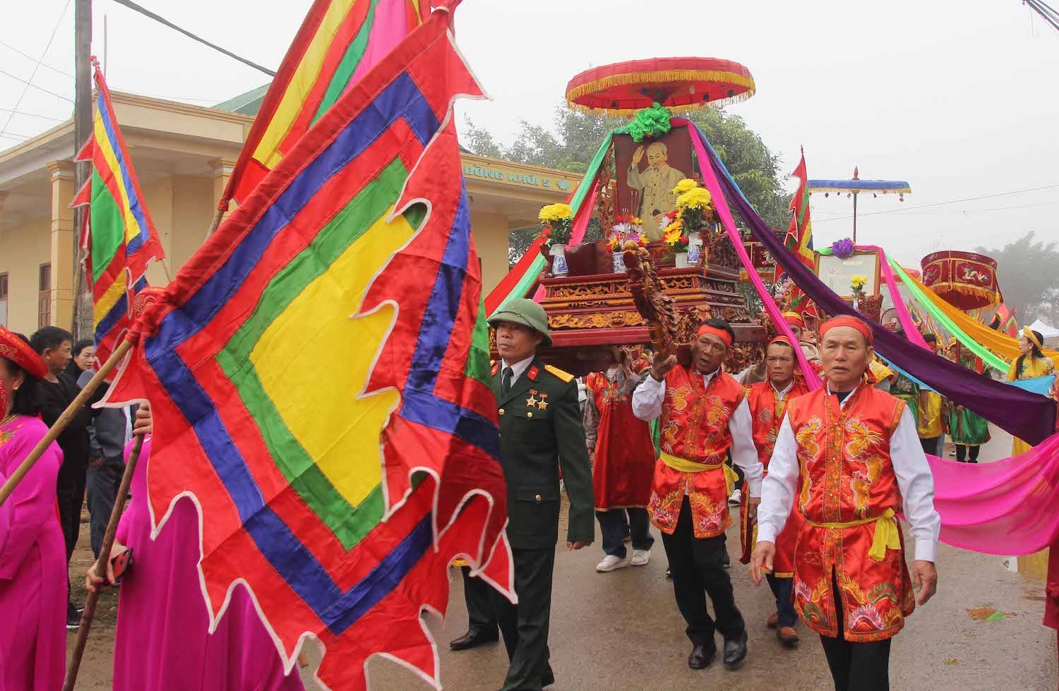 Văn hoá - Nghệ An: Người dân nô nức tham gia Lễ hội đền Vạn Lộc (Hình 10).