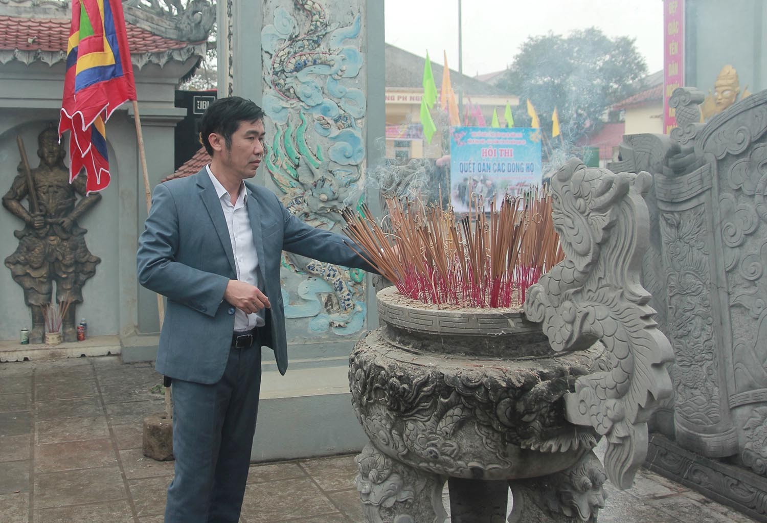 Văn hoá - Nghệ An: Người dân nô nức tham gia Lễ hội đền Vạn Lộc (Hình 3).