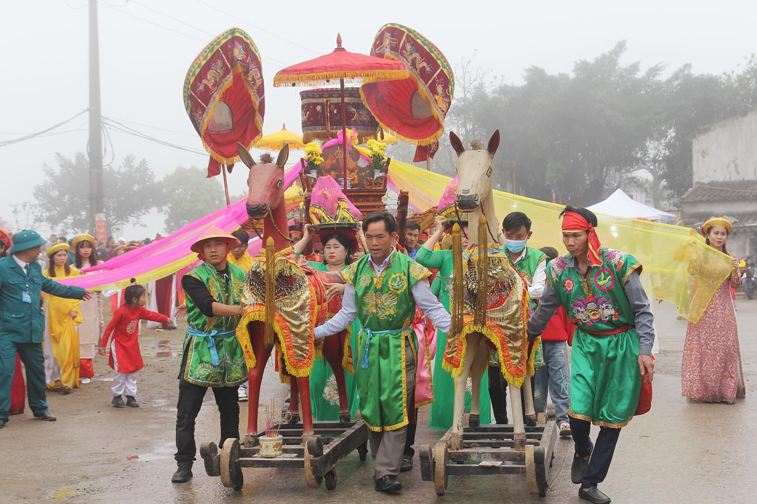 Văn hoá - Nghệ An: Người dân nô nức tham gia Lễ hội đền Vạn Lộc (Hình 6).