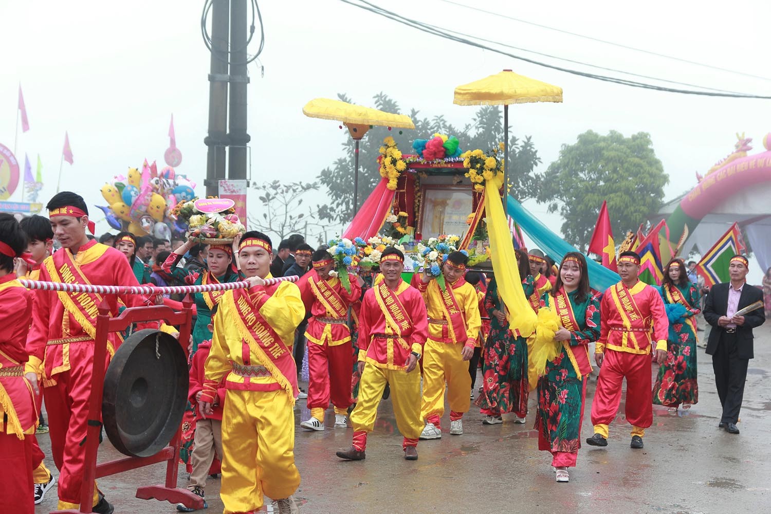 Văn hoá - Nghệ An: Người dân nô nức tham gia Lễ hội đền Vạn Lộc (Hình 7).