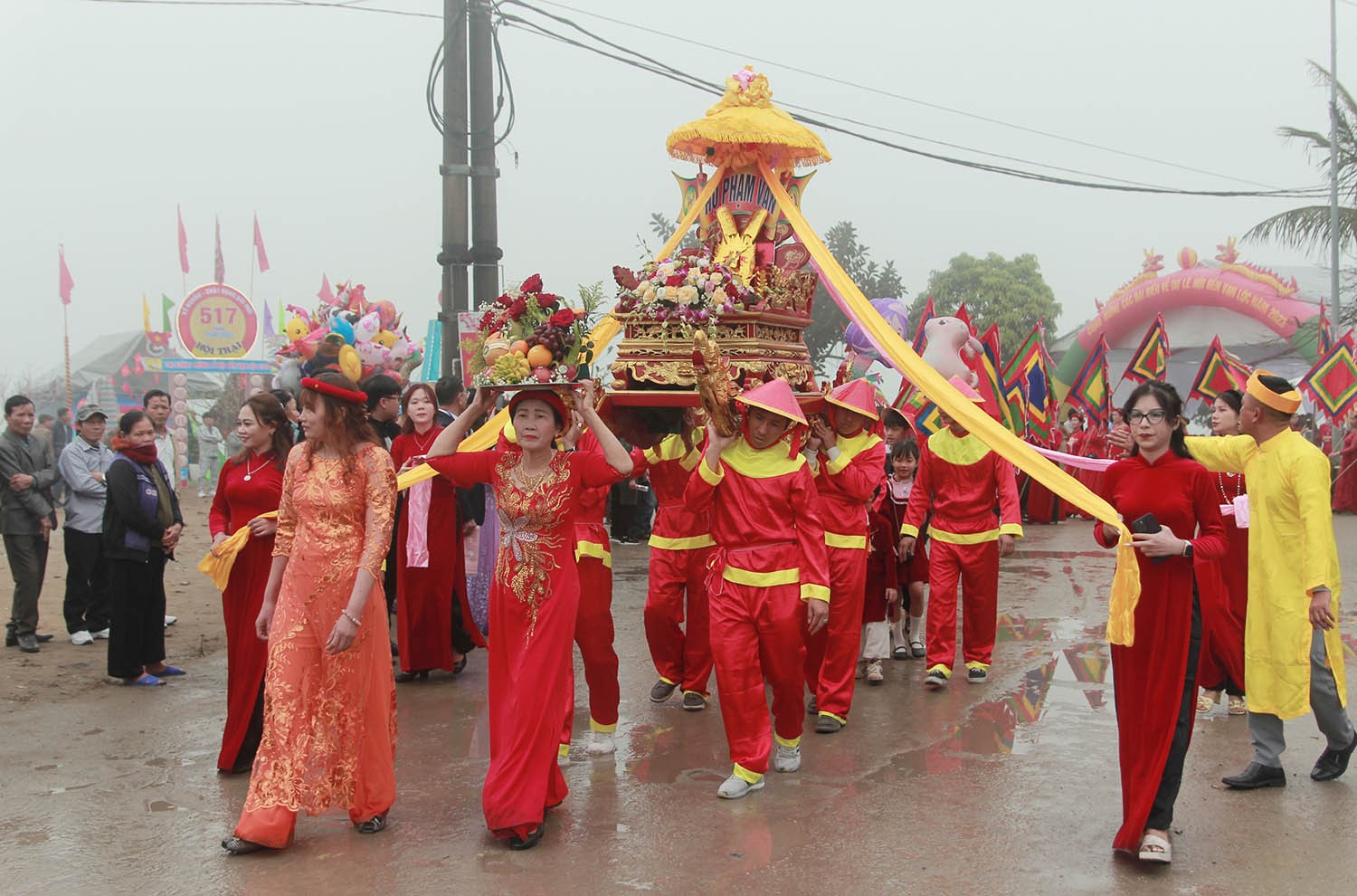 Văn hoá - Nghệ An: Người dân nô nức tham gia Lễ hội đền Vạn Lộc (Hình 11).