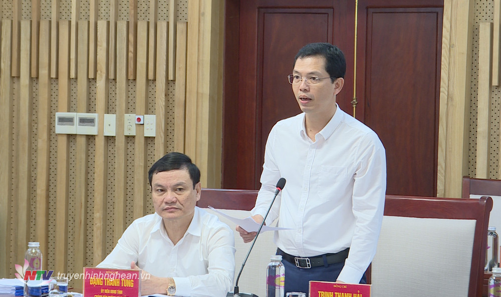 Giám đốc Sở Tài chính Trịnh Thanh Hải báo cáo tình hình thực hiện thu ngân sách Nhà nước tháng 3/2023, nhiệm vụ, giải pháp quý II/2023. 