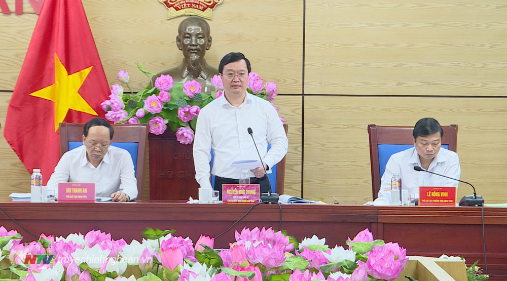 Đồng chí Nguyễn Đức Trung - Phó Bí thư Tỉnh uỷ, Chủ tịch UBND tỉnh phát biểu kết luận phiên họp. 