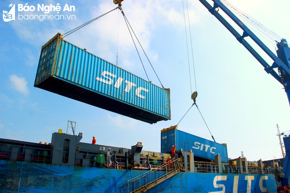 Cảng Cửa Lò đón chuyến tàu container quốc tế đầu tiên trong năm 2023 ảnh 2