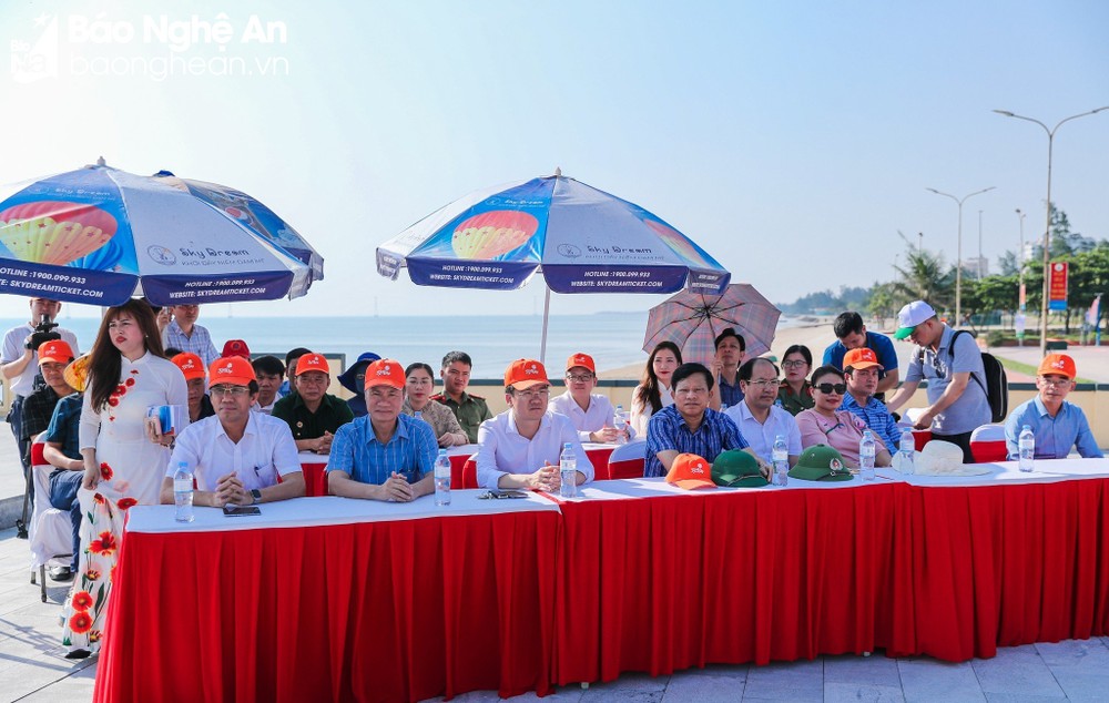 Khai mạc Festival Khinh khí cầu Fly up Việt Nam – Cửa Lò 2023 ảnh 1