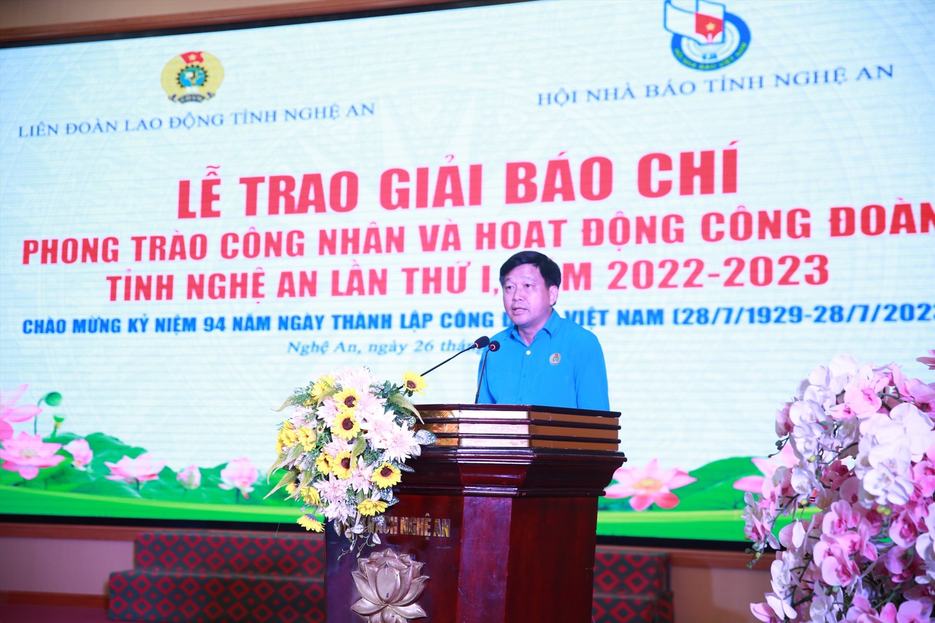 Ông Kha Văn Tám - Chủ tịch Liên đoàn Lao động tỉnh phát biểu tại buổi lễ. Ảnh: Quỳnh Trang