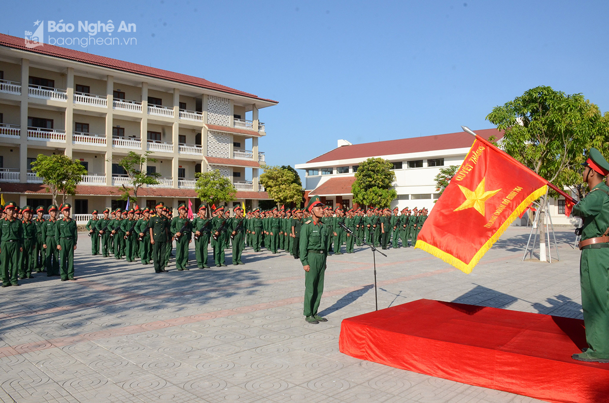 Lễ tuyên thệ chiến sĩ mới tại Trung đoàn 764, Bộ Chỉ huy Quân sự tỉnh. Ảnh: Thành Chung
