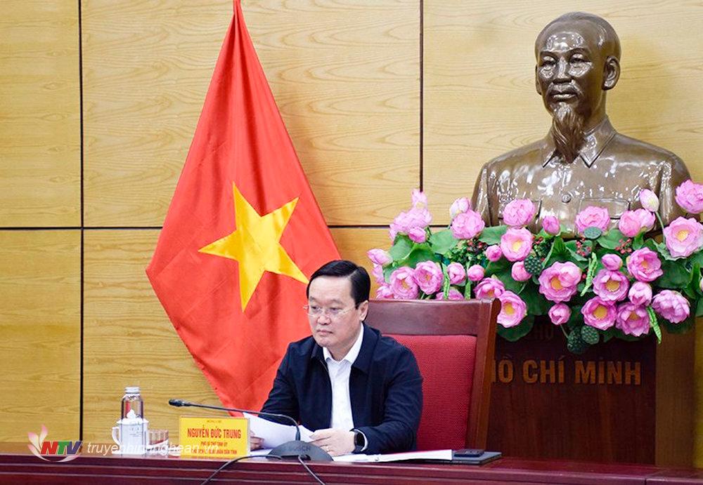 Đồng chí Nguyễn Đức Trung – Phó Bí thư Tnh ủy, Chủ tịch UBND tỉnh chủ trì hội nghị tại điểm cầu Nghệ An.